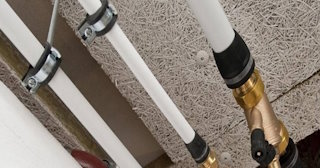 Замена труб водоснабжения в квартире: цена от 2060 руб. - СантехДомКлс